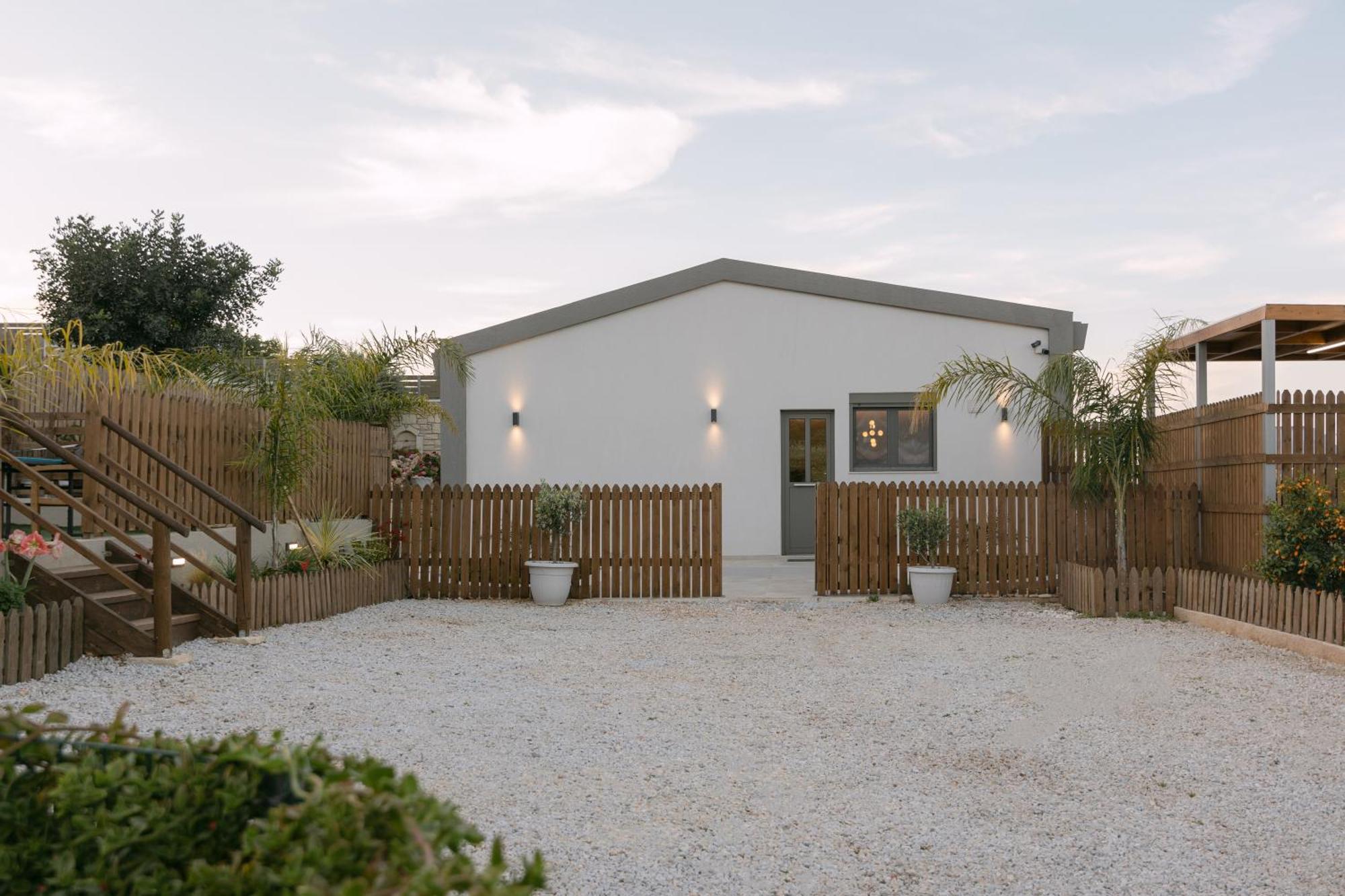 Halaro Villa Gerani  Exterior photo