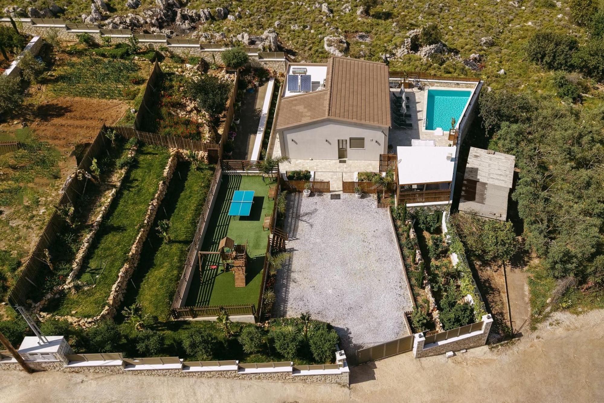 Halaro Villa Gerani  Exterior photo
